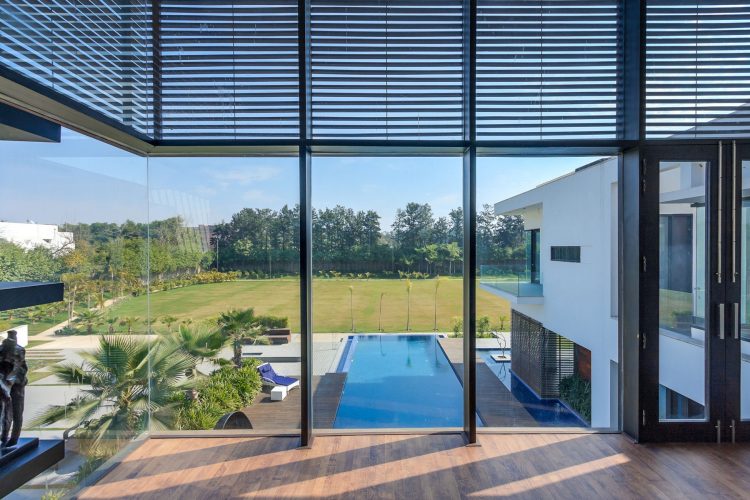 Giấy dán kính cách nhiệt rất trong suốt